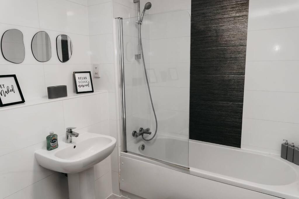 Stunning Modern Heart Of The City Apartment Sheffield Exterior photo
