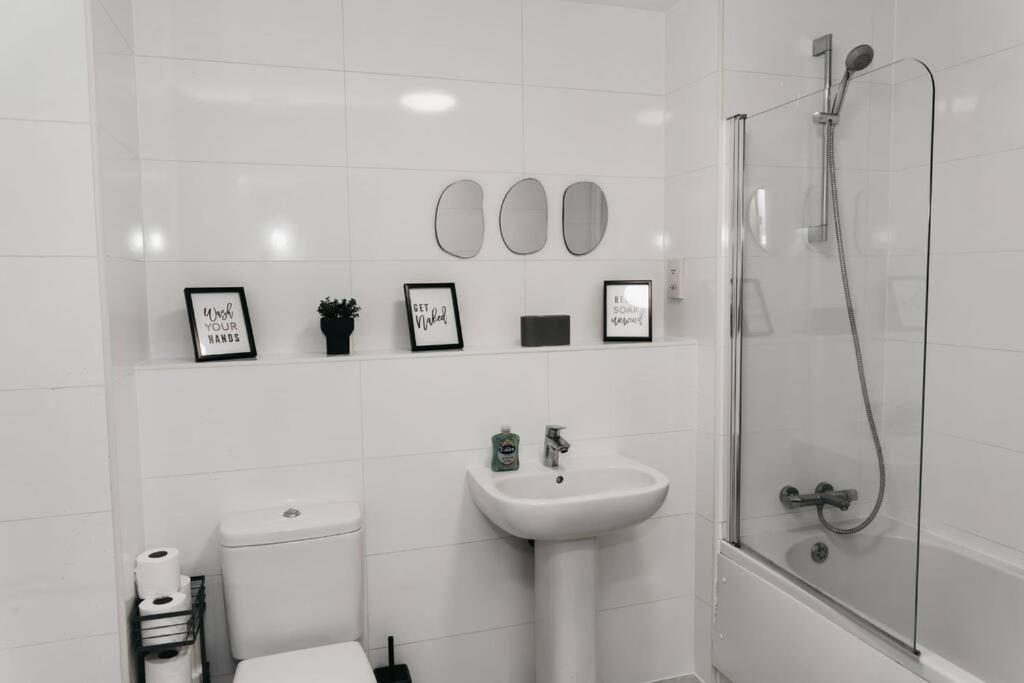 Stunning Modern Heart Of The City Apartment Sheffield Exterior photo